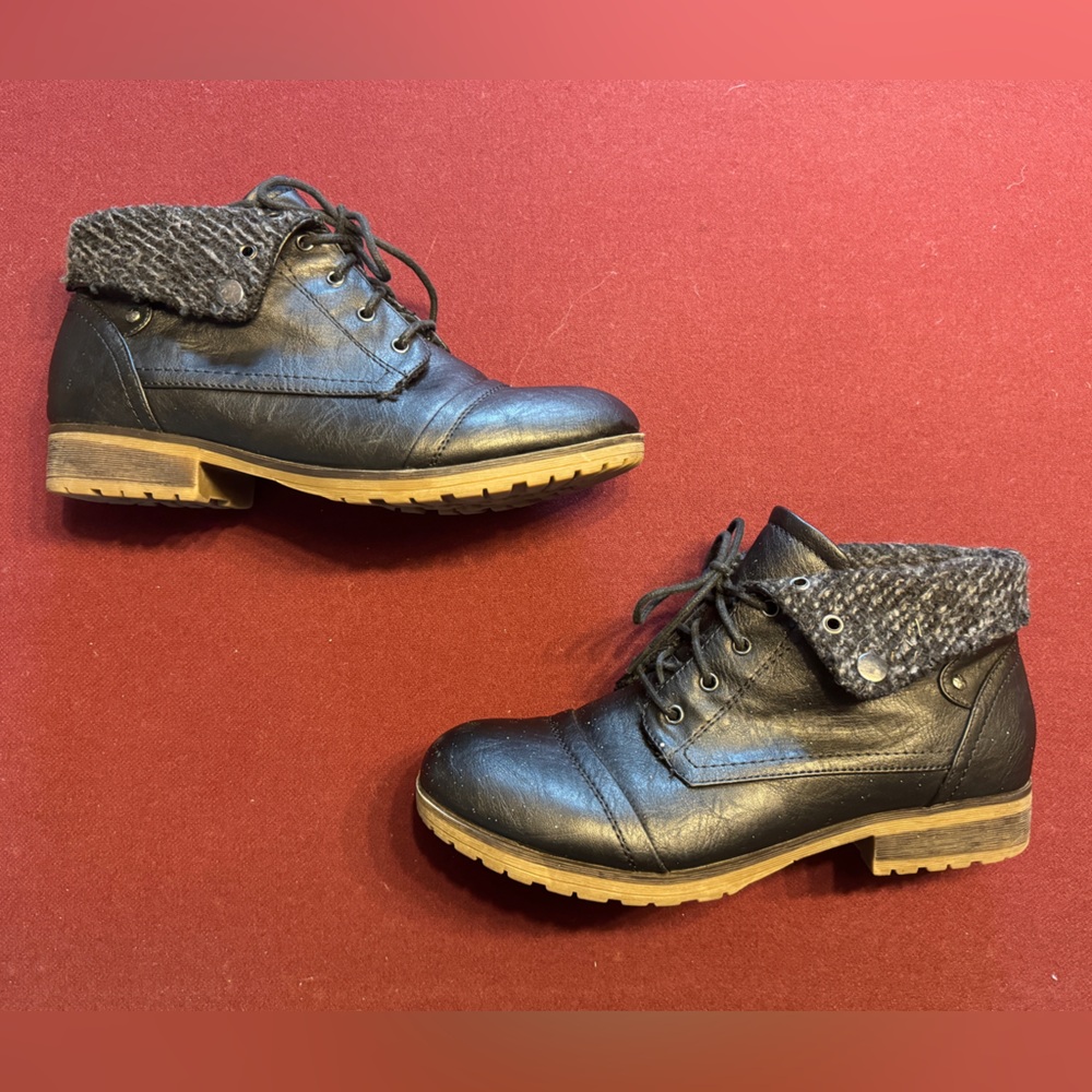 Refresh Black Cuffed Winter Leather Booties